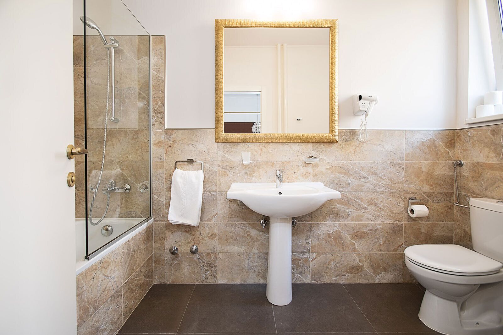 superior double or twin room | bathroom | free toiletries, hair dryer, slippers, bidet