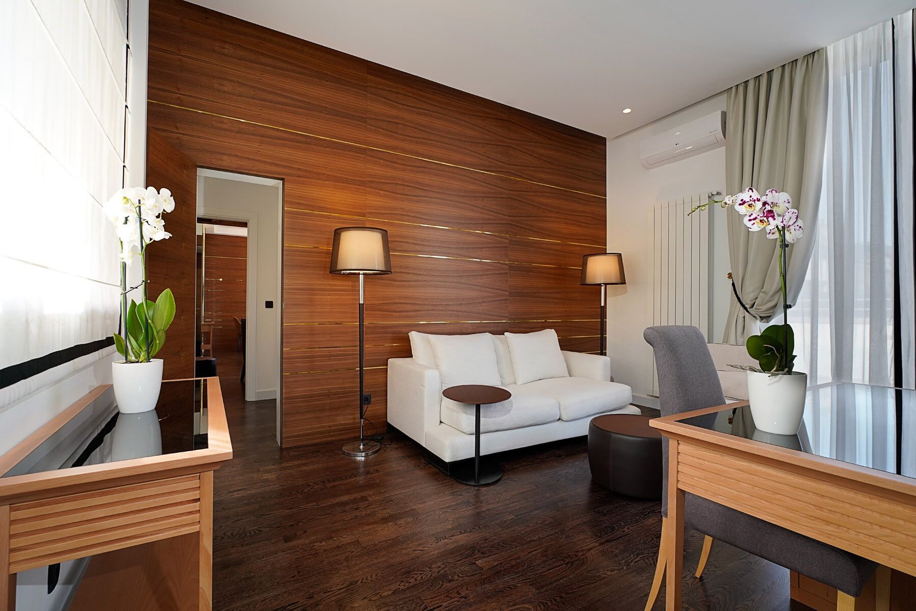 Executive Suite | Minibar, in-room safe, individually decorated, individually furnished