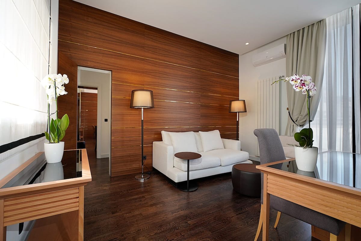 Suite – executive | Minibar, safe på rommet, skrivebord og skrivebord for bærbar PC