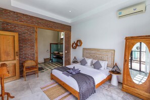 3 bedrooms, in-room safe, free WiFi, bed sheets
