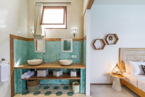 3 makuuhuonetta, tallelokero huoneessa, ilmainen Wi-Fi, vuodevaatteet