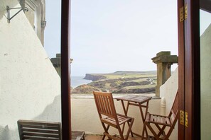 Two-Bedroom Apartment | Balcony - The Observatory Apartment (Saltburn-by-the-Sea)