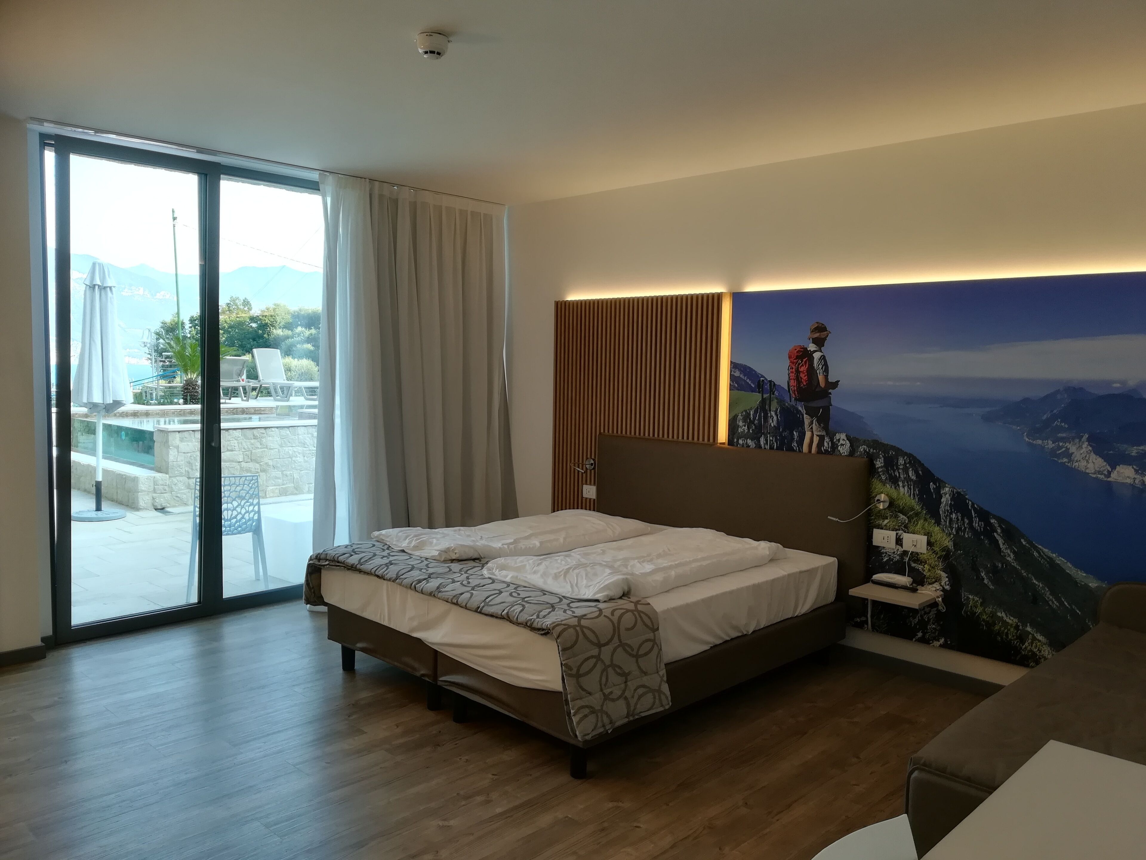 junior suite, balcony (3 pax) | 1 bedroom, in-room safe, individually furnished, desk