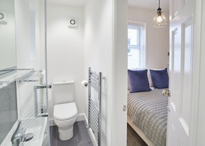 Bathroom - Clinker Cottage (Whitby)