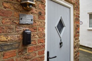 Exterior - Clinker Cottage (Whitby)