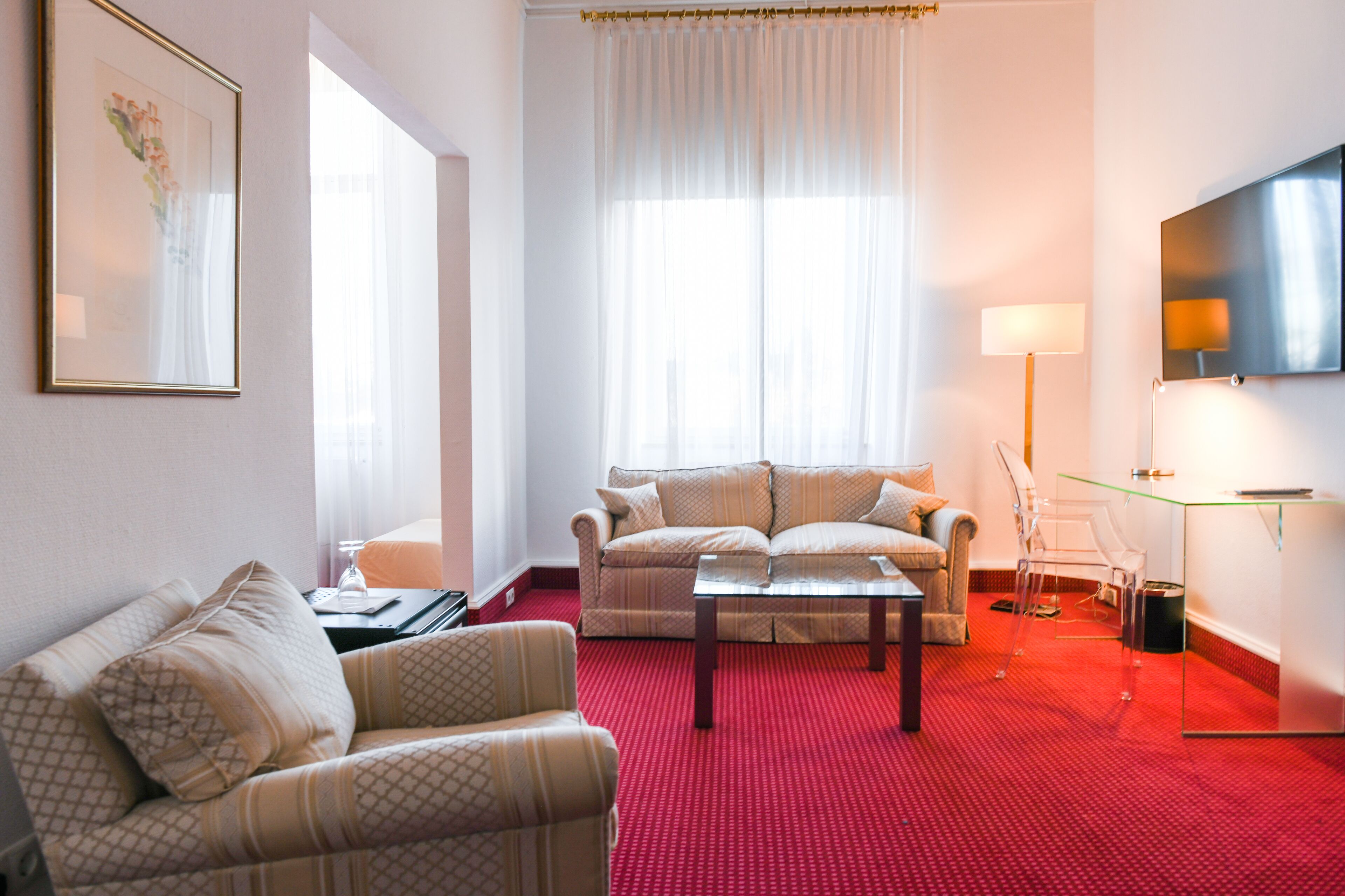 deluxe studio | living area | 15-inch tv with digital channels