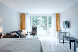 Studio | Premium bedding, minibar, in-room safe, individually decorated