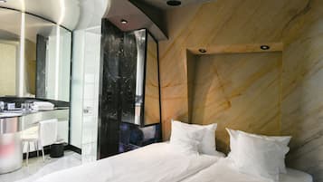 Family Room | Premium bedding, minibar, in-room safe, individually decorated