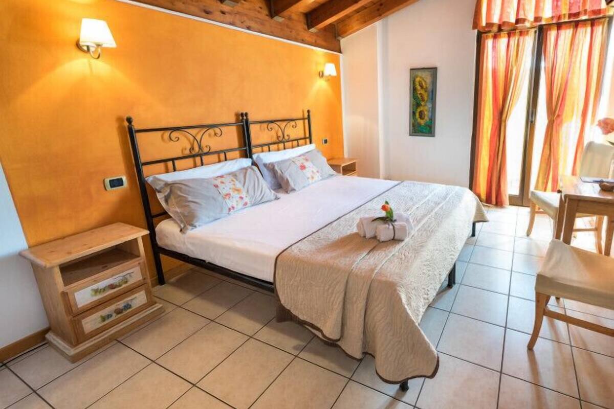 Apartamento, terraza | Minibar, caja fuerte, wifi gratis y mobiliario individual
