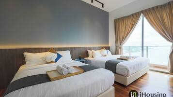 Design Apartment | 2 bedrooms, premium bedding, blackout drapes, iron/ironing board