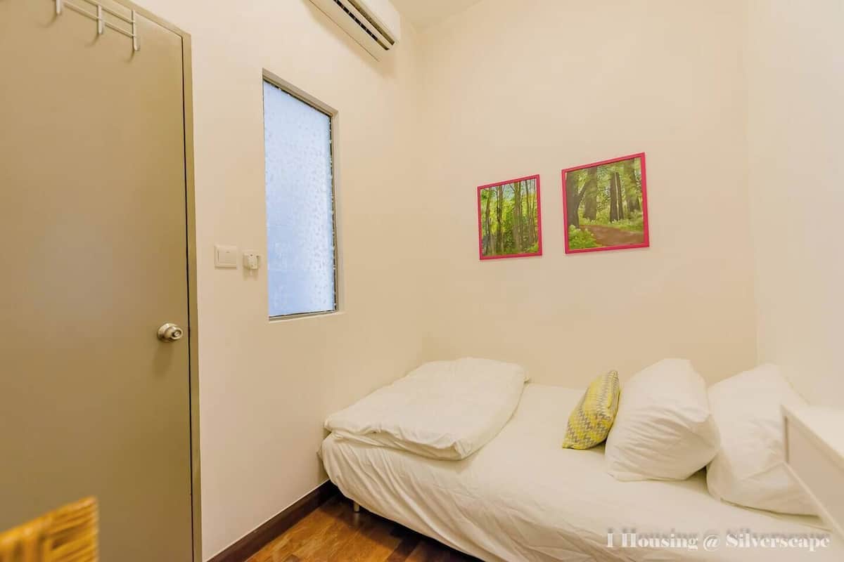 Deluxe Apartment | 2 bedrooms, premium bedding, blackout curtains, iron/ironing board