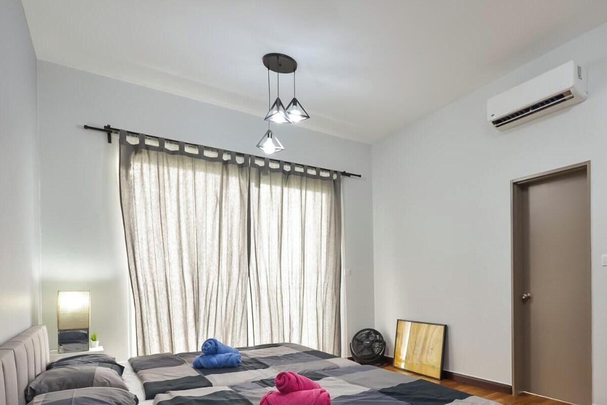 Apartamento | Ropa de cama de alta calidad y cortinas opacas