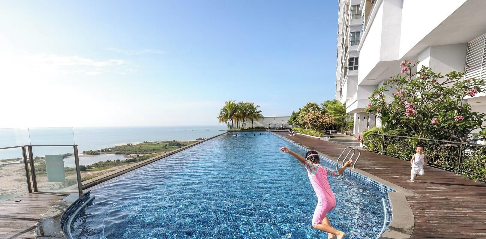 2 outdoor pools