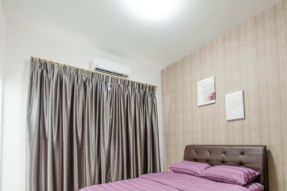 Apartamento de diseño | Ropa de cama de alta calidad y cortinas opacas