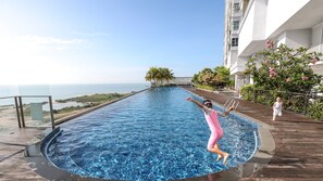 Infinity pool - Silverscape Deluxe Melaka by I Housing (Malacca City)