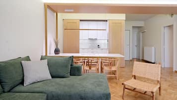 Deluxe Apartment, 3 Bedrooms, Terrace, Park View | Living room