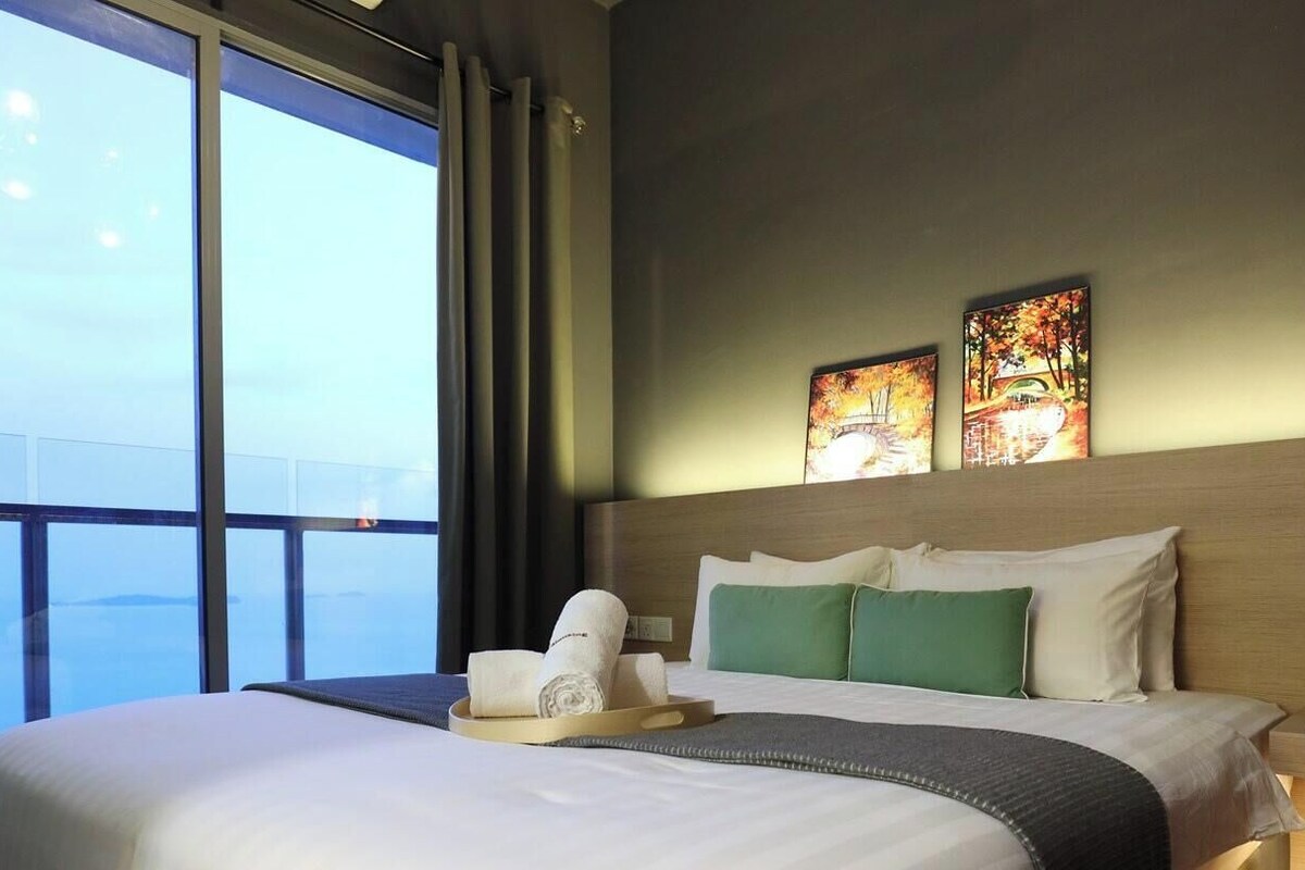Apartment, Air conditioning | Egyptian cotton sheets, premium bedding, down duvets, laptop workspace