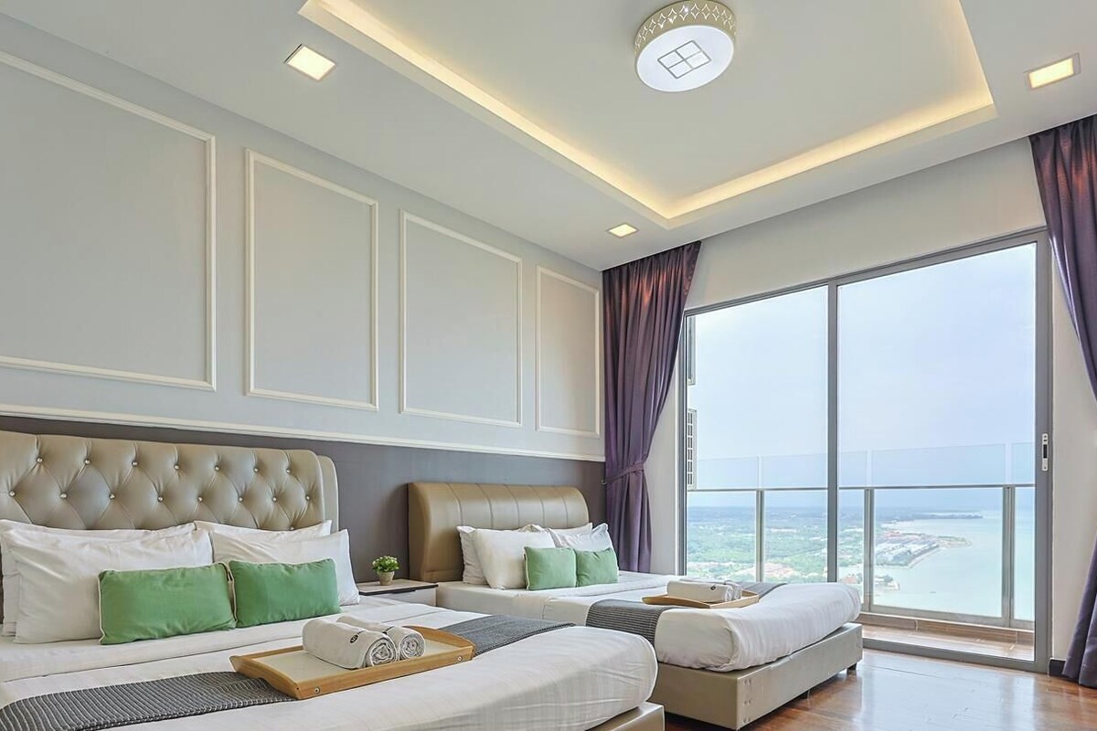 Apartment | Egyptian cotton sheets, premium bedding, down duvets, laptop workspace
