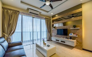 Apartamento superluxo, 3 quartos | Sala de estar | TV de tela plana 50 polegadas com canais digitais, TV, Netflix