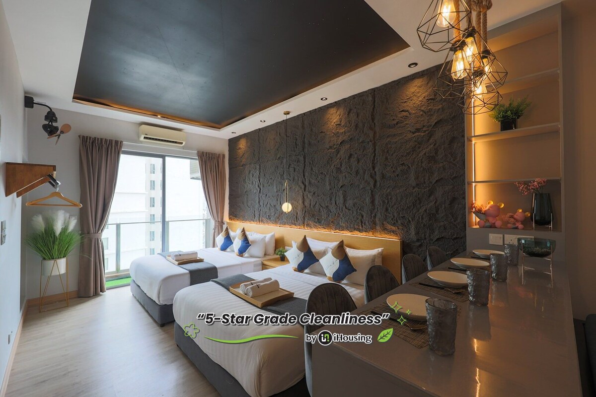 Studio Suite | Egyptian cotton sheets, premium bedding, down duvets, laptop workspace