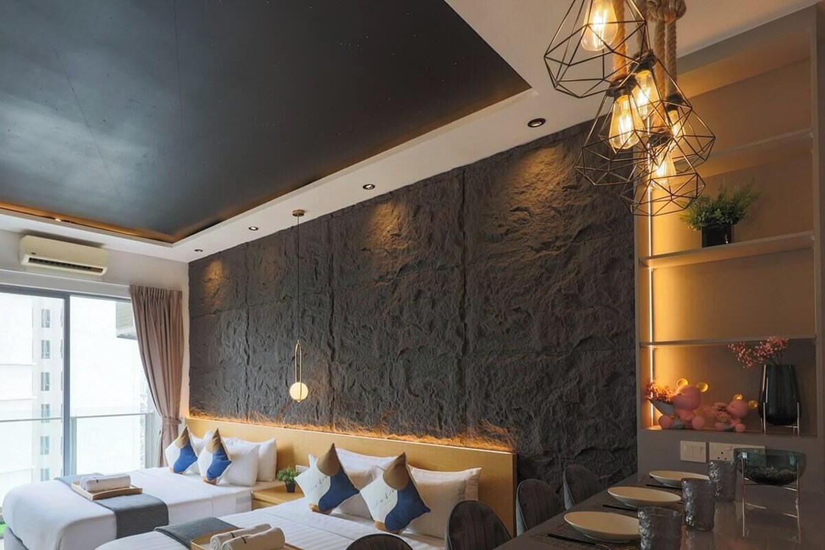 Studio Suite | Egyptian cotton sheets, premium bedding, down duvets, laptop workspace