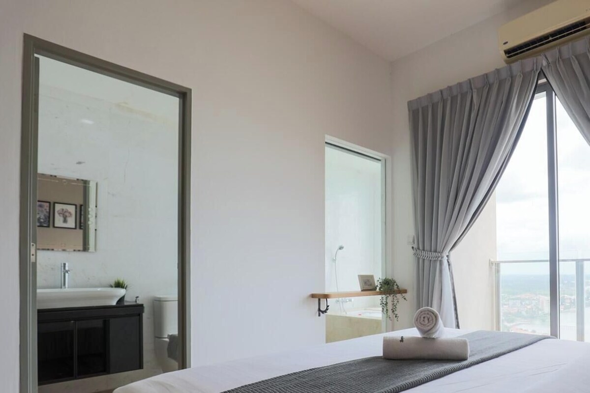 Deluxe Apartment, 2 Bedrooms | Egyptian cotton sheets, premium bedding, down duvets, laptop workspace