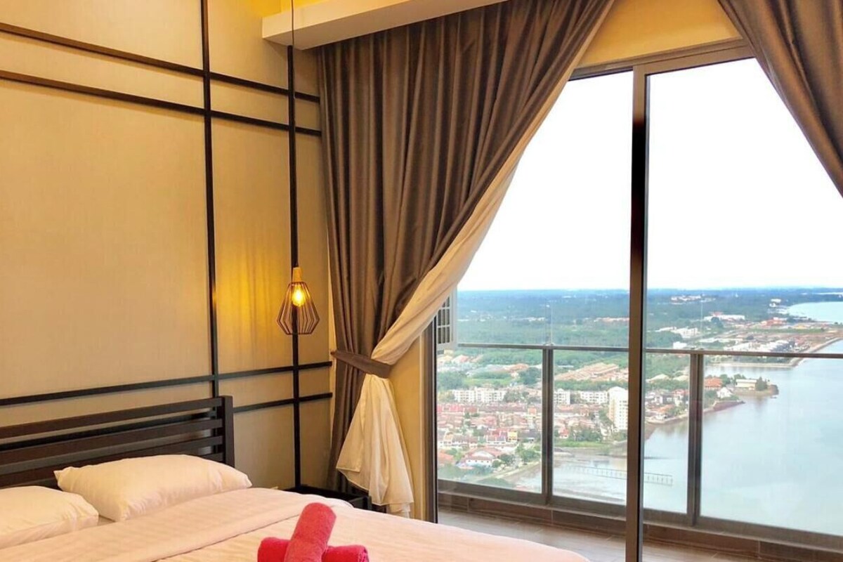 Apartment | Egyptian cotton sheets, premium bedding, down duvets, laptop workspace