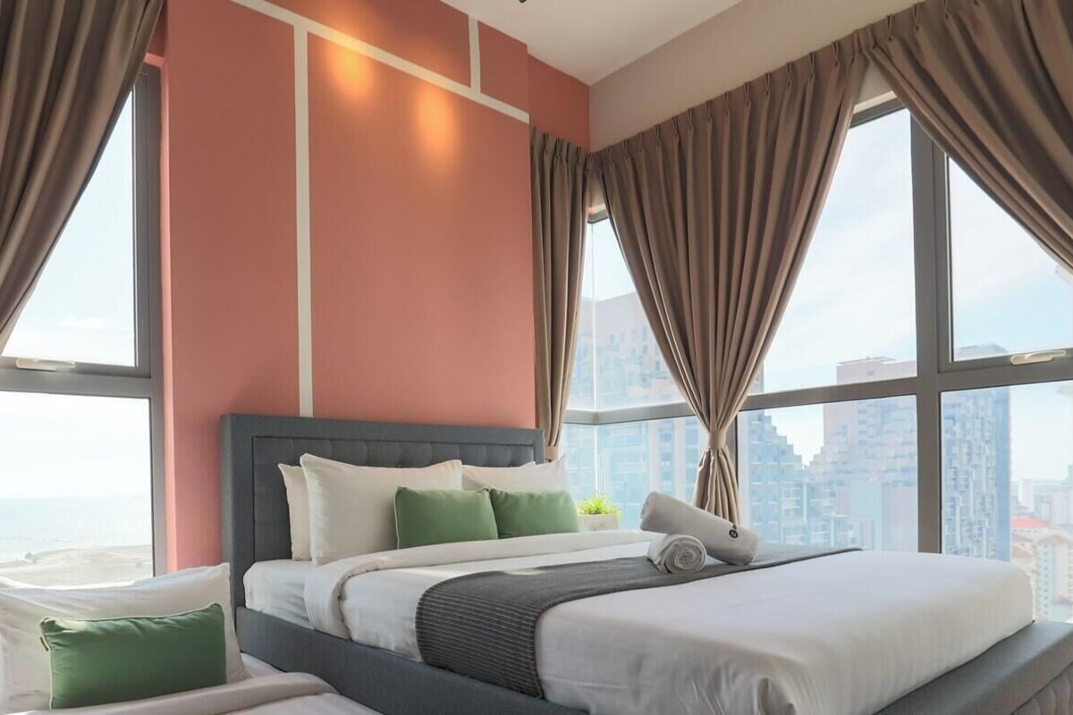 Executive Apartment, 3 Bedrooms | Egyptian cotton sheets, premium bedding, down duvets, laptop workspace