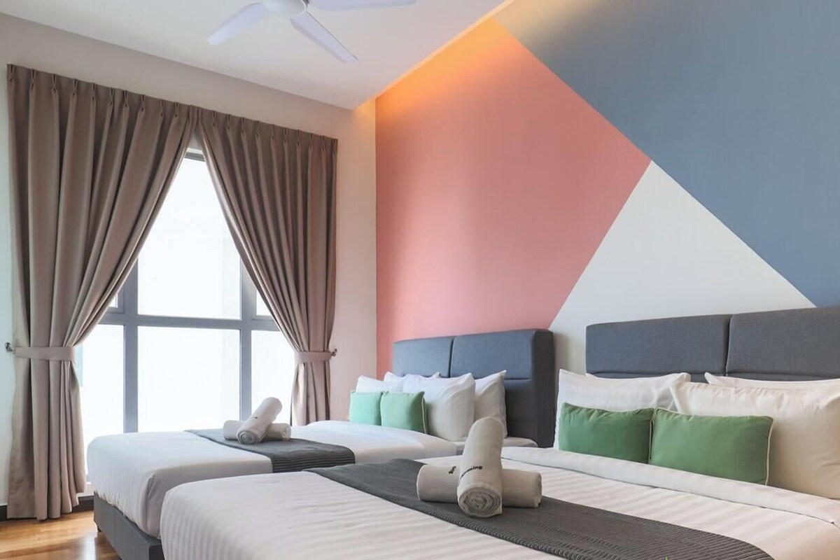 Basic Apartment | Egyptian cotton sheets, premium bedding, down duvets, laptop workspace