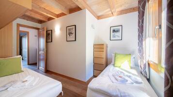 3 bedrooms, iron/ironing board, free WiFi, bed sheets