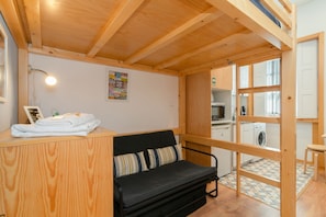 Loft, vista para a cidade, no piso térreo | Área de estar | TV LED 24 polegadas com canais a cabo, TV