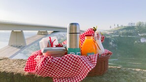 Colazione continentale, servita tutte le mattine (7 EUR a persona)