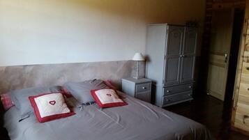 Free WiFi, bed sheets