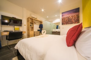 In-room safe, blackout curtains, free WiFi, bed sheets