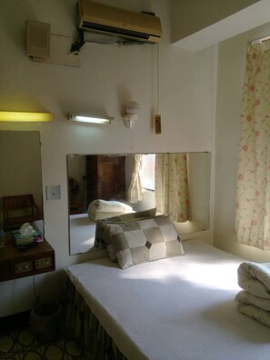 Double Room | Bed sheets - Jia Hong Hotel (Tainan)