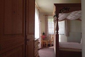 트리플룸 | 책상, 무료 WiFi, 침대 시트