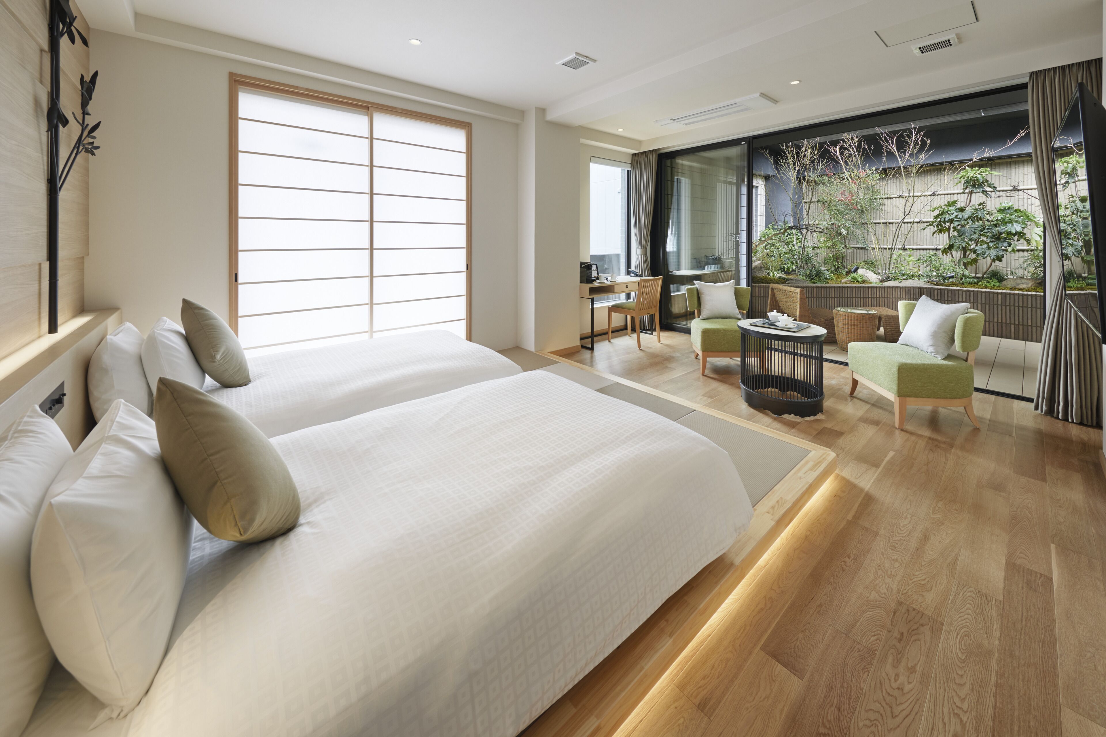 1 bedroom, desk, blackout curtains, free cots/infant beds