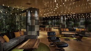 Un espacio lounge moderno con sofás, sillas y una mesa de centro.