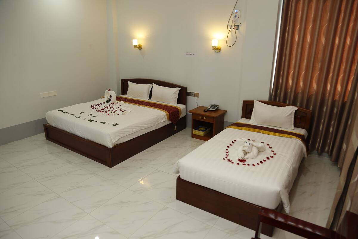 Family Room | Minibar, desk, soundproofing, free WiFi