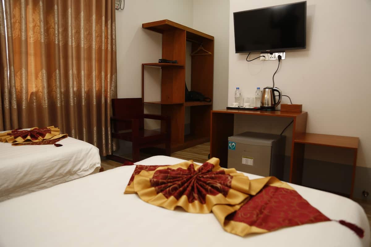 Deluxe Twin Room | Minibar, desk, soundproofing, free WiFi