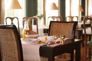 Free daily continental breakfast - Yxnerum Hotell (Atvidaberg)