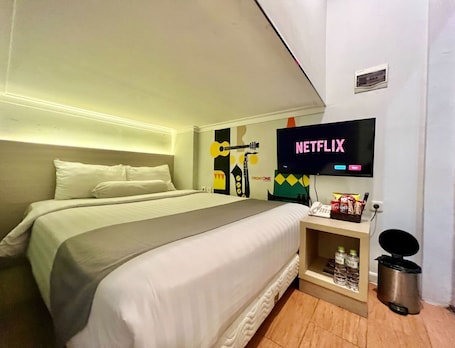 First Class Down Queen Bed. Front One Cabin Sunter