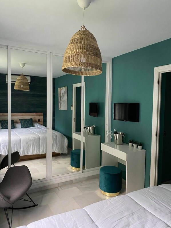 Deluxe tweepersoonskamer, terras (Green) | Individueel gemeubileerd, gratis wifi, beddengoed