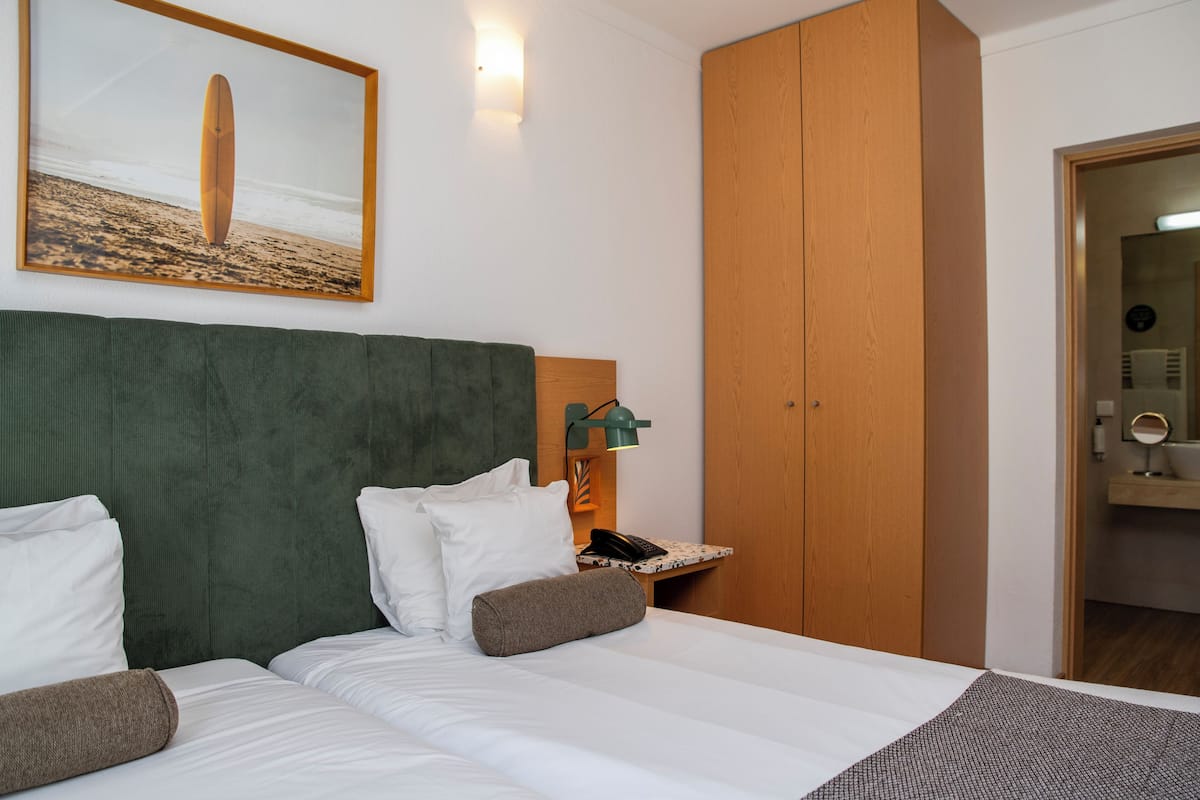 Double or Twin Room, Partial Sea View