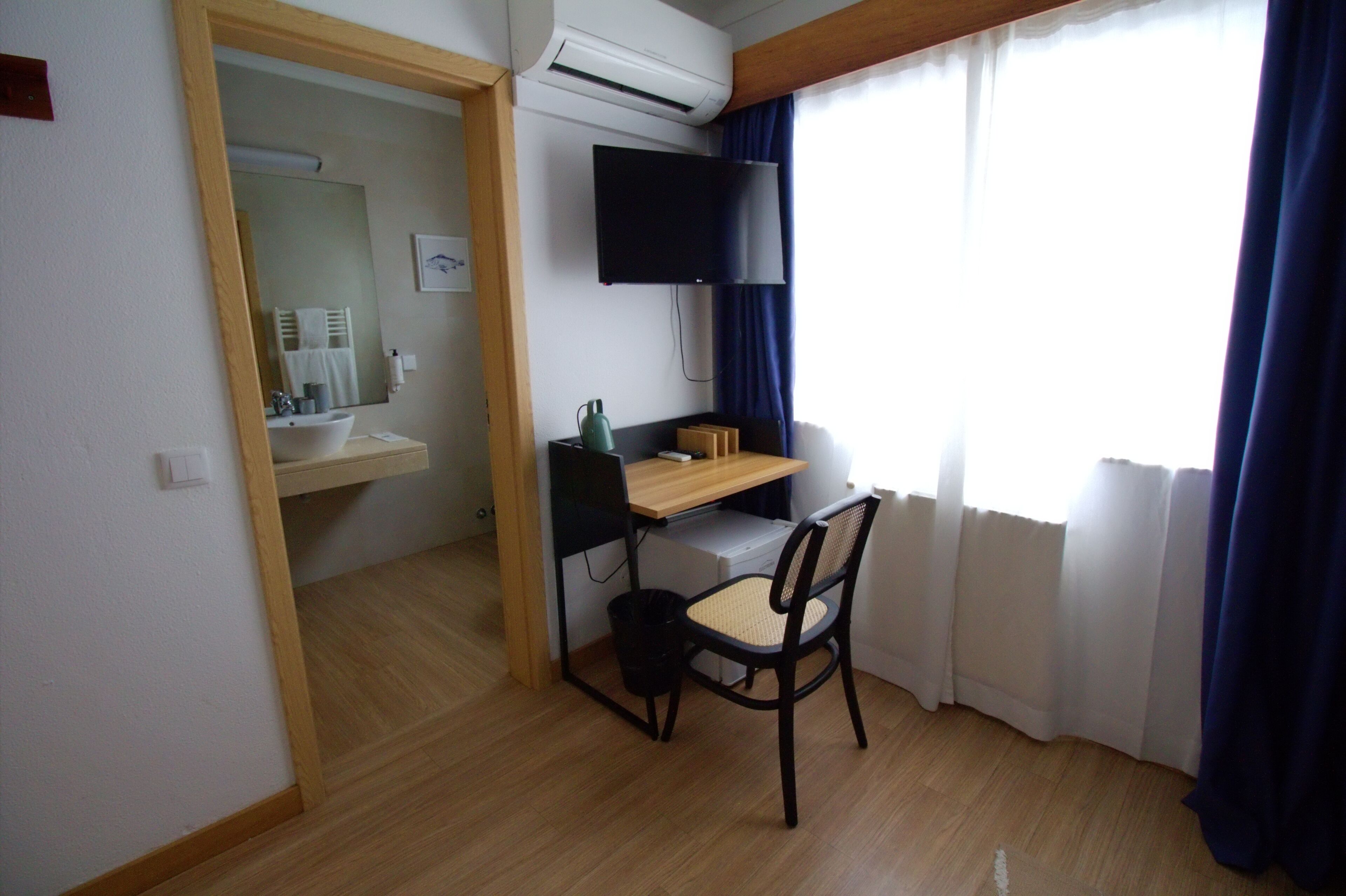 economy double or twin room | soundproofing, free wifi, bed sheets