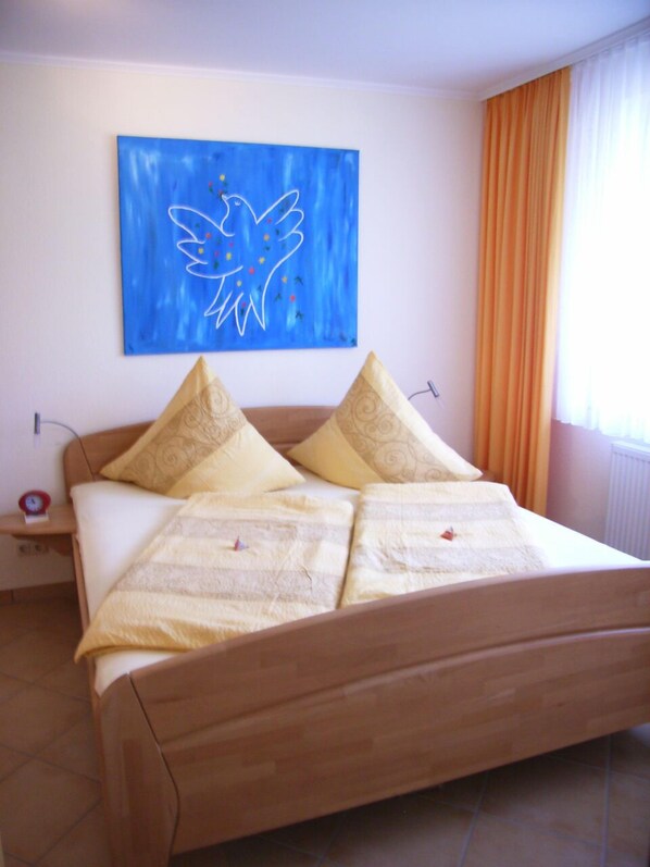 Dubbelrum | Värdeförvaringsskåp på rummet, mörkläggningsgardiner och sängkläder