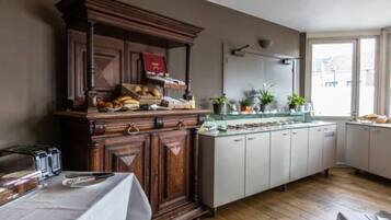 Daily buffet breakfast (EUR 13.50 per person)