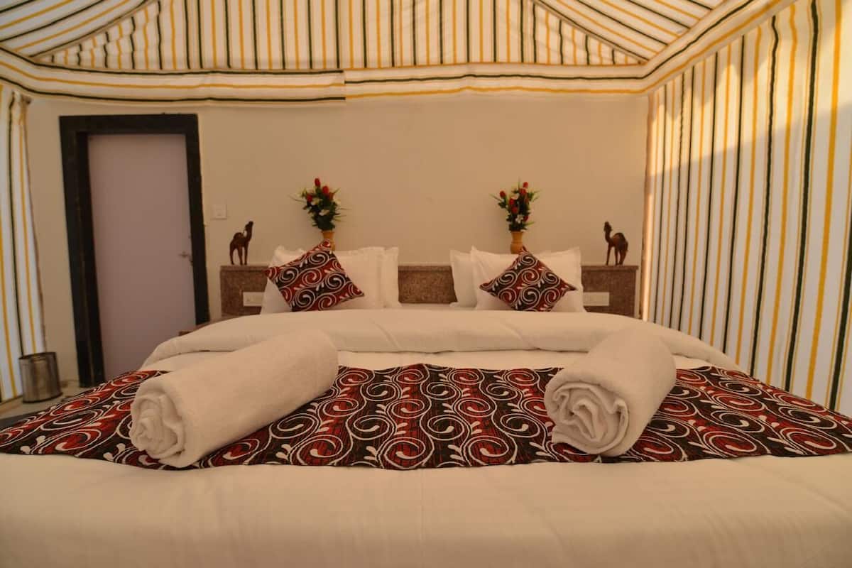 Luxury Tent | 1 bedroom, iron/ironing board, bed sheets