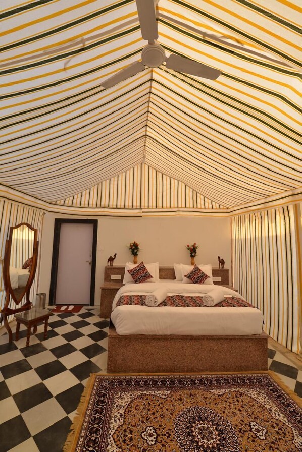 Royal Maharaja Suite Tent | Iron/ironing board, bed sheets