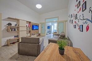 Habitación familiar | Zona de estar | Una televisión de pantalla plana